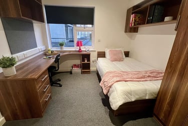 8 bed flat, 2-4 Plymbridge Lane (2), Crownhill, Plymouth, PL68DE - Image 1